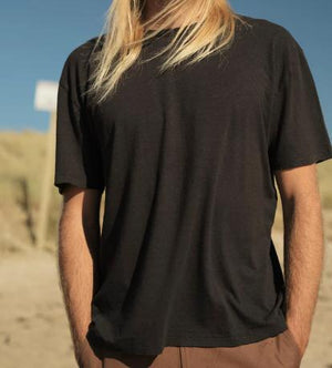 Open image in slideshow, HEMP TEE - TRUE BLACK
